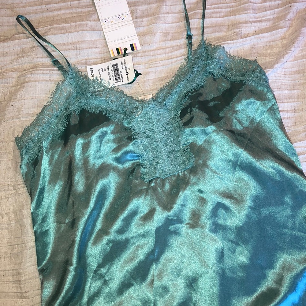 Seafoam lace cami with adjustable straps NWT✨
